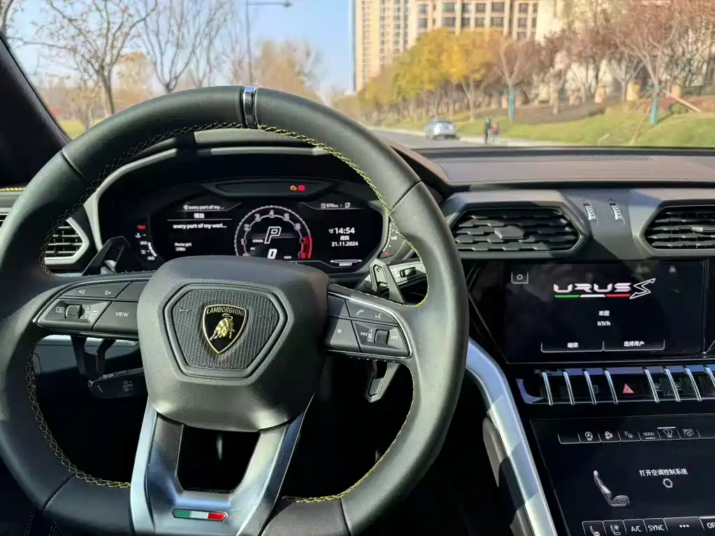 Lamborghini Urus — миниатюра 4