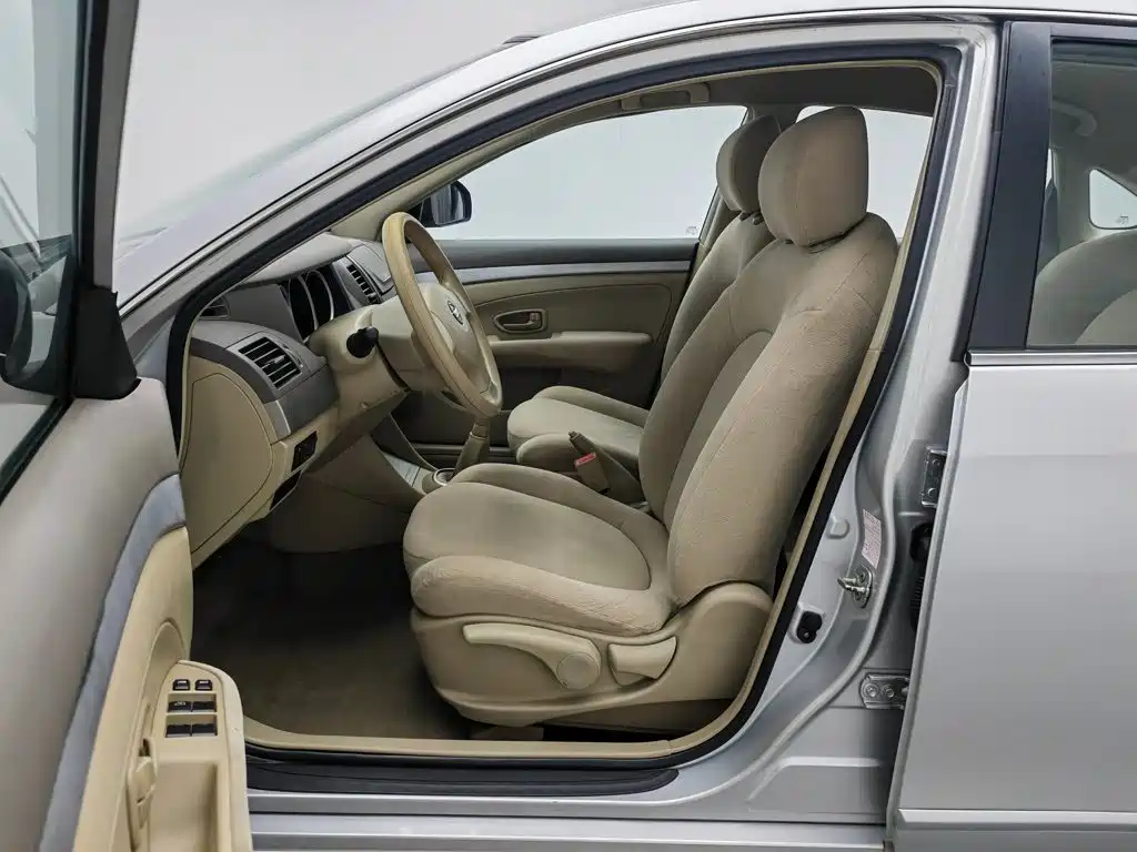 Nissan Sylphy 2012 1.6XE MT Comfort