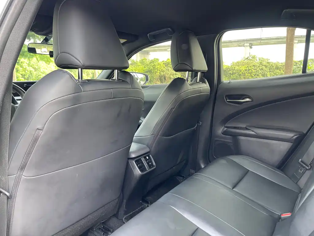 Lexus UX — миниатюра 26