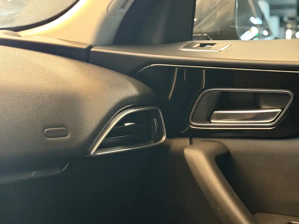 Jaguar F-PACE — миниатюра 21