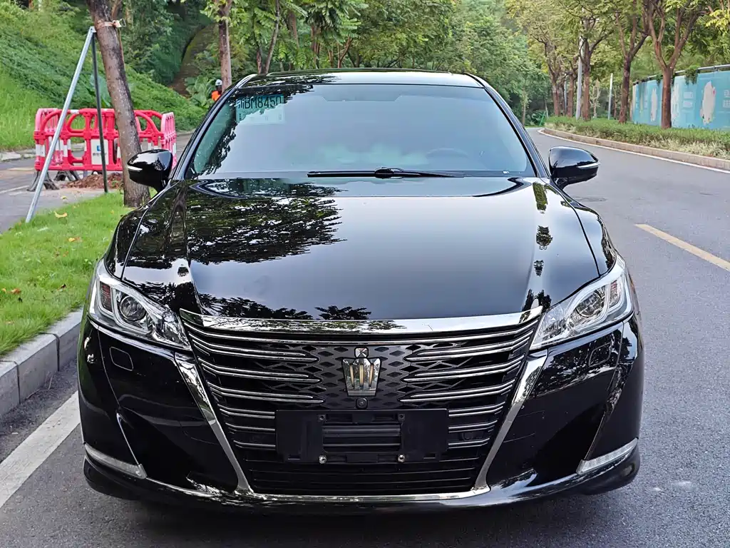 Toyota Crown — миниатюра 2