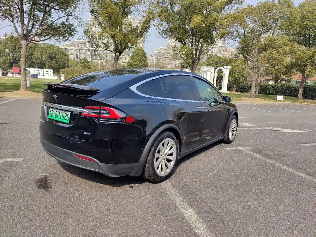 TESLA MODEL X