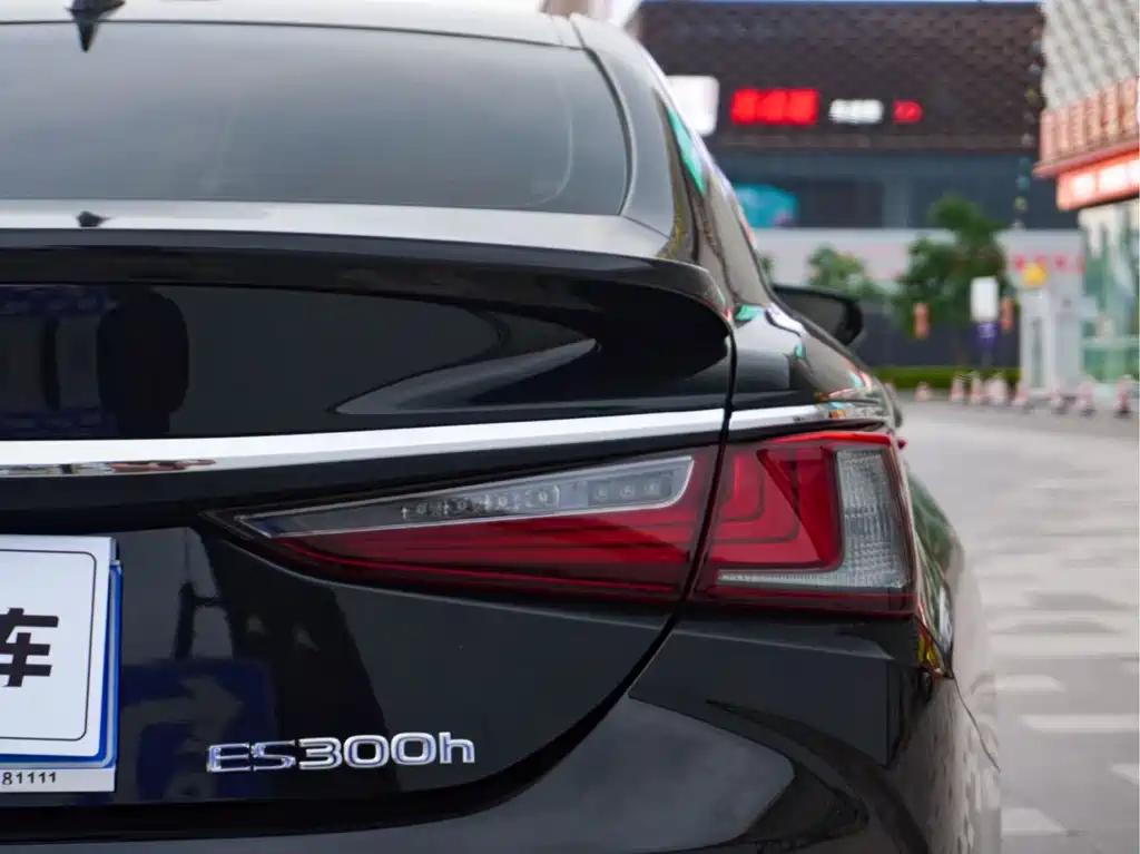Lexus ES 2020 300h V