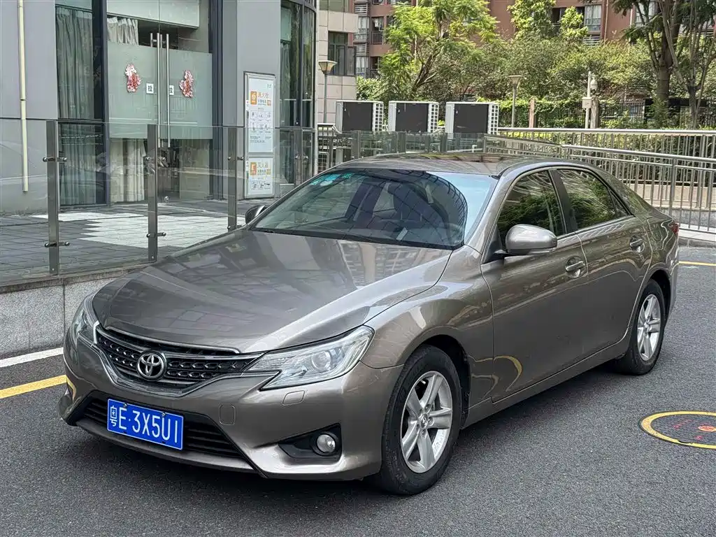 Купить Toyota Reiz