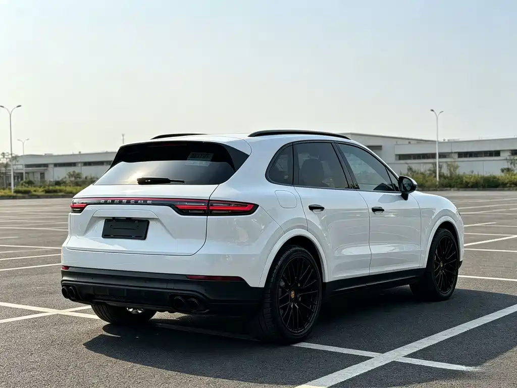 Porsche Cayenne — миниатюра 7