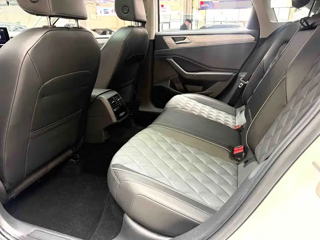 Volkswagen Sagitar — миниатюра 9