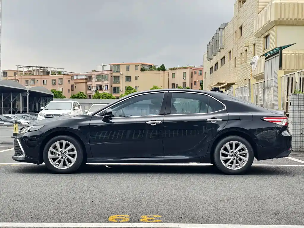 Toyota Camry — миниатюра 4
