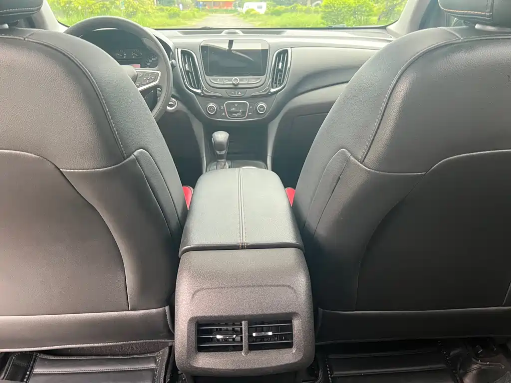 Chevrolet Equinox — миниатюра 13