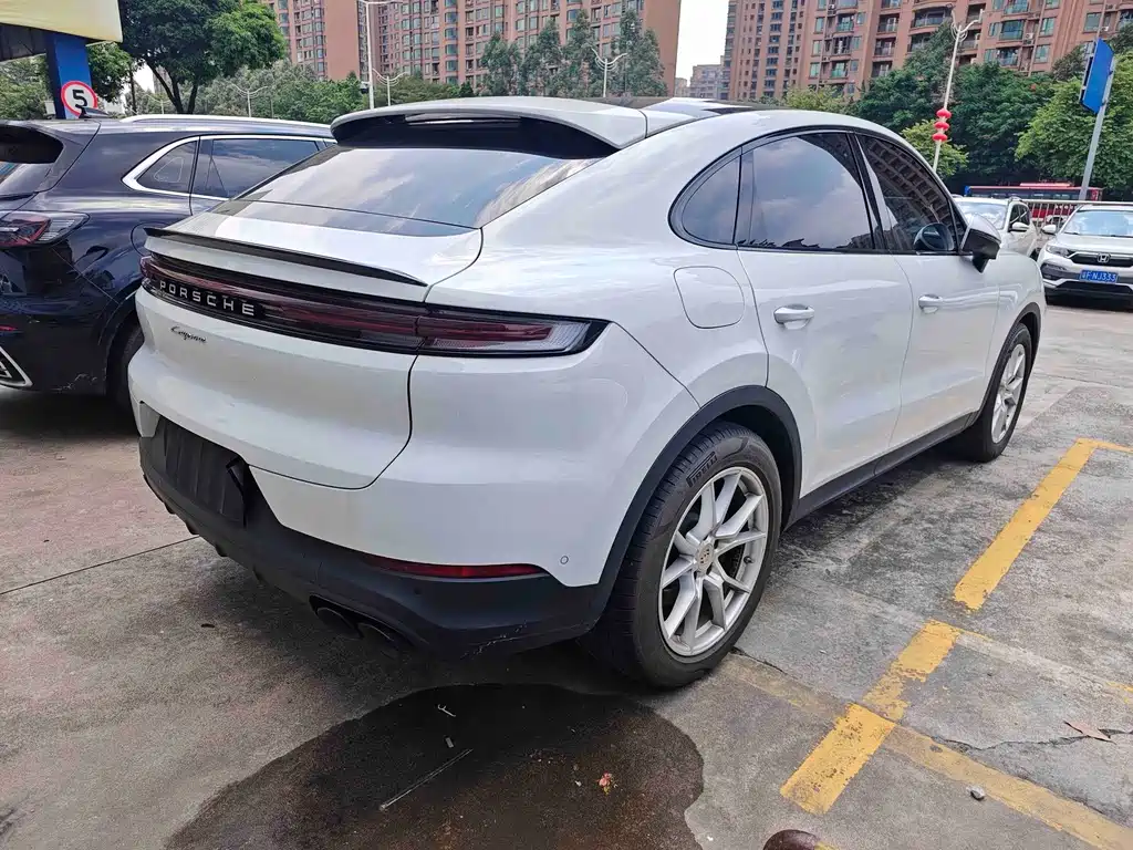 Porsche Cayenne — миниатюра 6