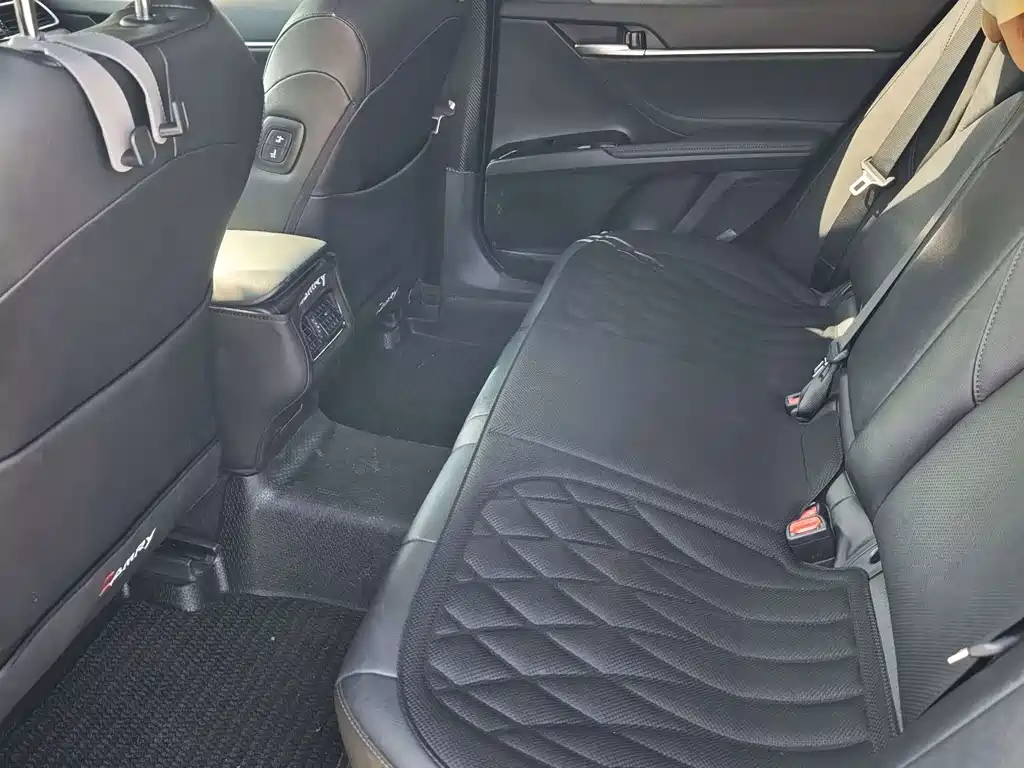 Toyota Camry — миниатюра 5