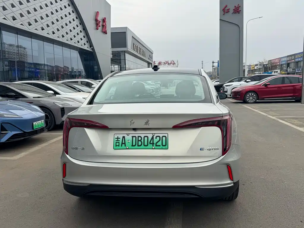 Hongqi HONGQI E QM5
