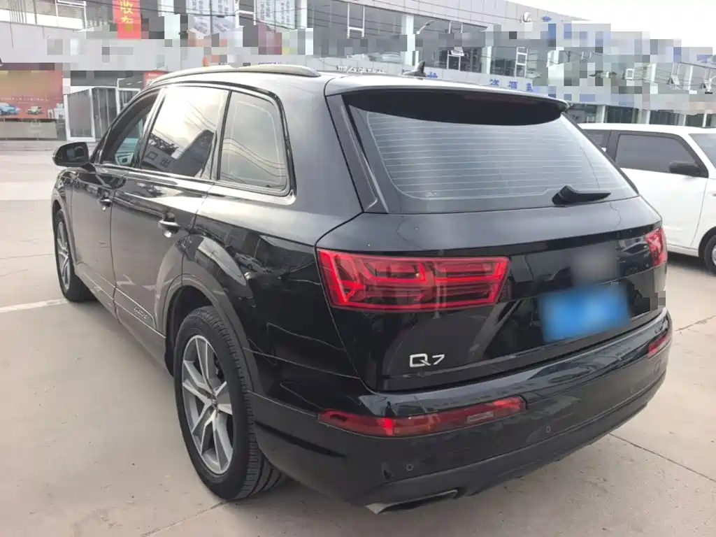 Audi Q7 — миниатюра 5