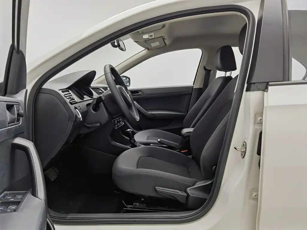 Skoda Rapid — миниатюра 10