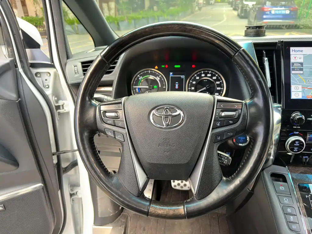 Toyota Vellfire — миниатюра 7