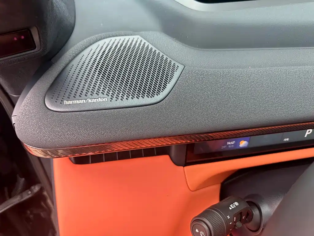 Lynk & Co 900 2025 1.5T Ultra 6 мест