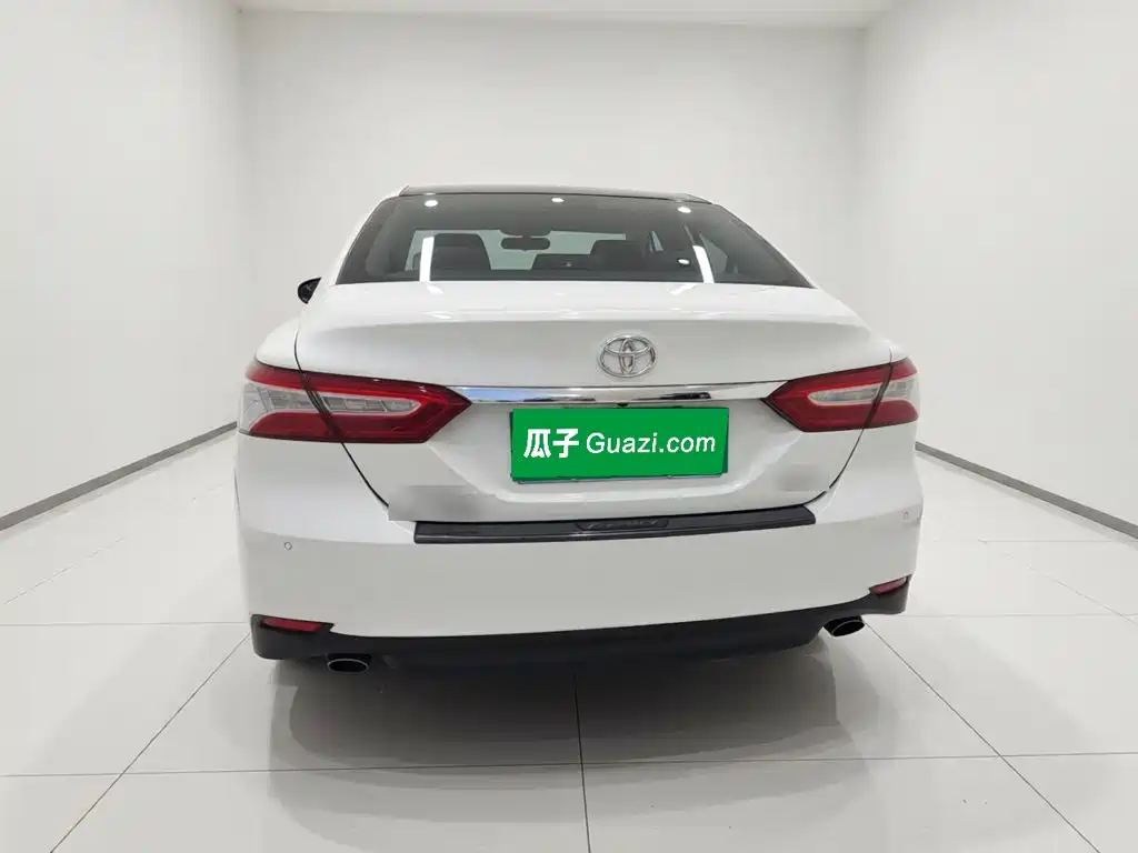 Toyota Camry — миниатюра 3