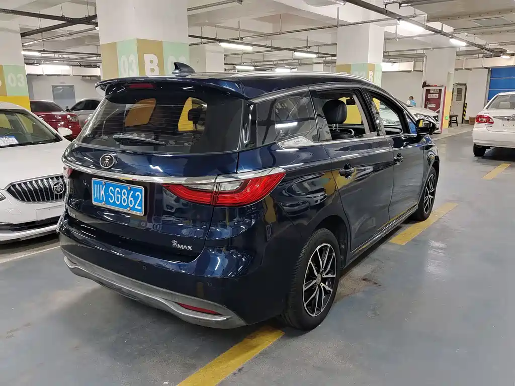 BYD MAX — миниатюра 6