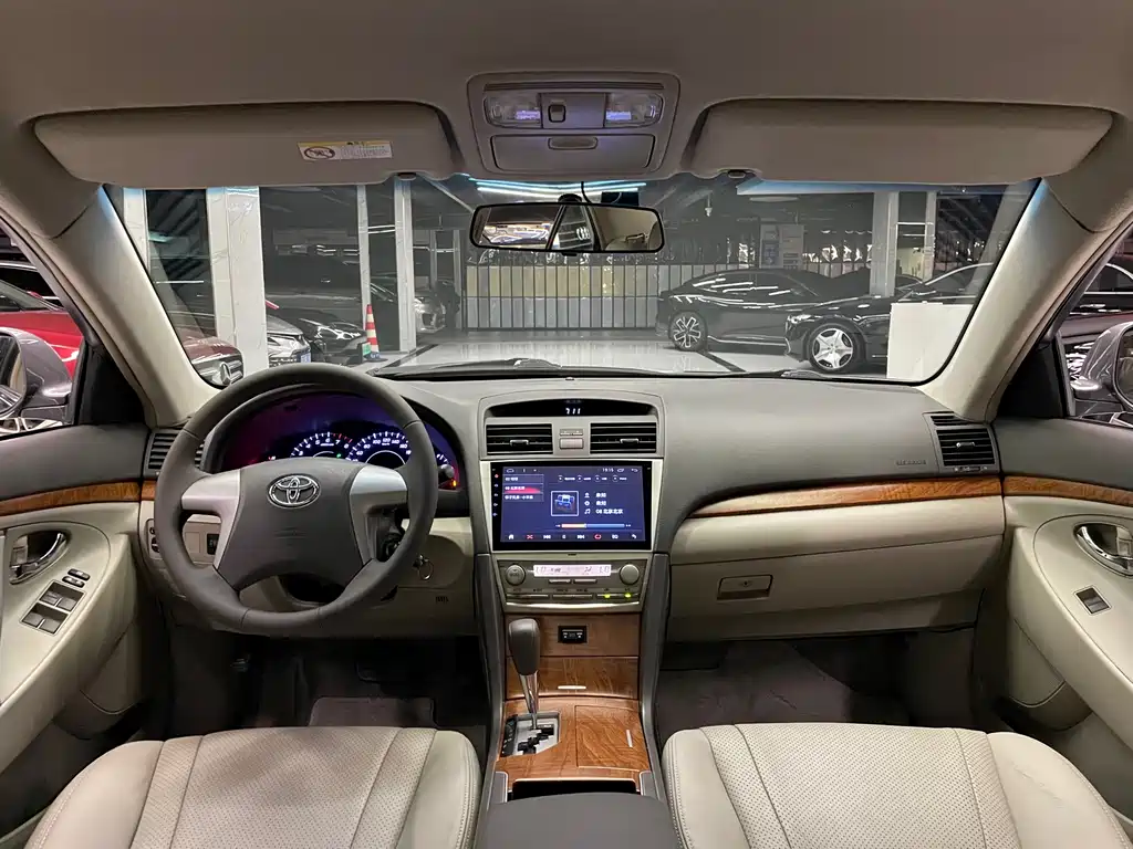 Toyota Camry — миниатюра 11