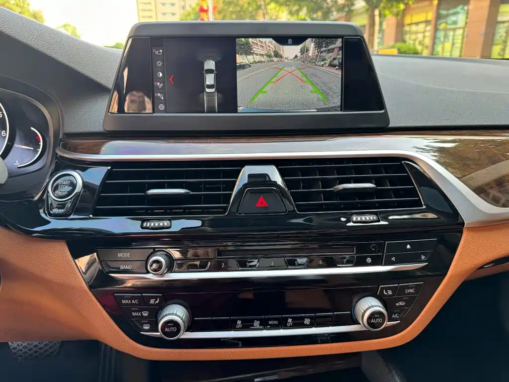BMW 5 Series — миниатюра 20