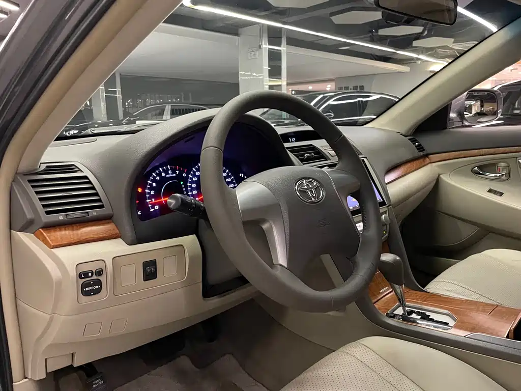 Toyota Camry — миниатюра 14