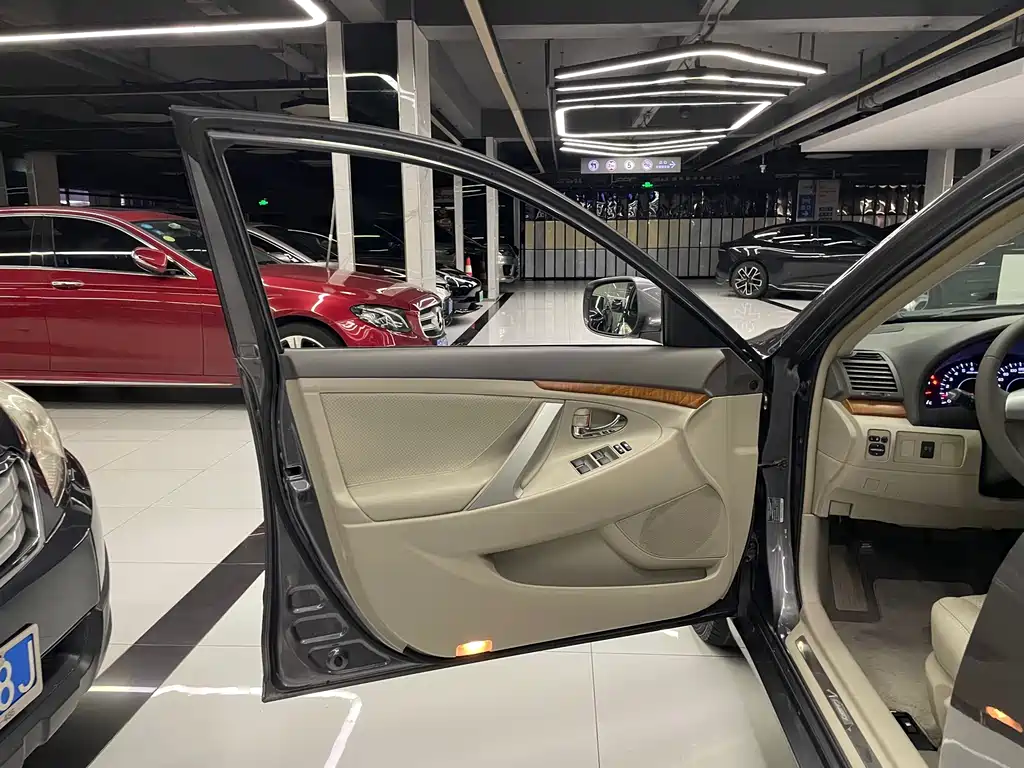 Toyota Camry — миниатюра 29
