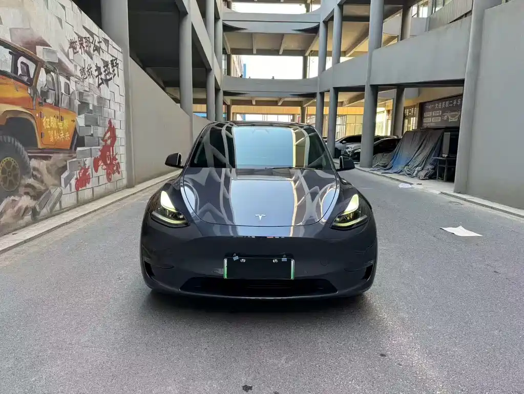 TESLA MODEL Y