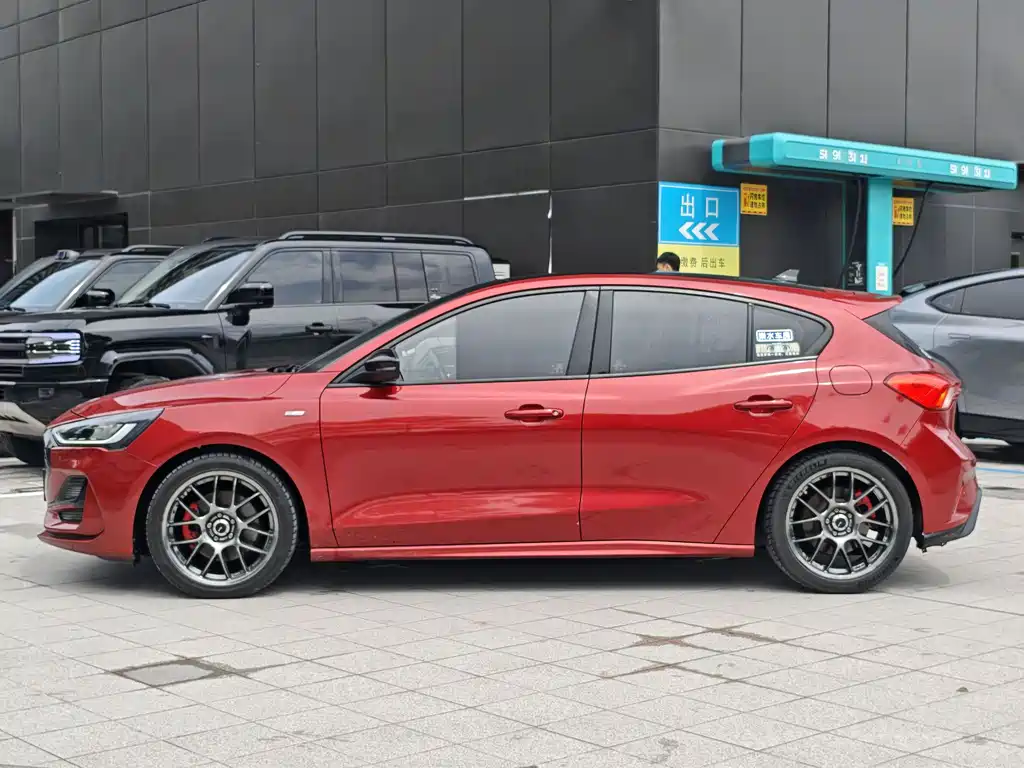 Ford Focus 2022 EcoBoost 180 AT ST Line