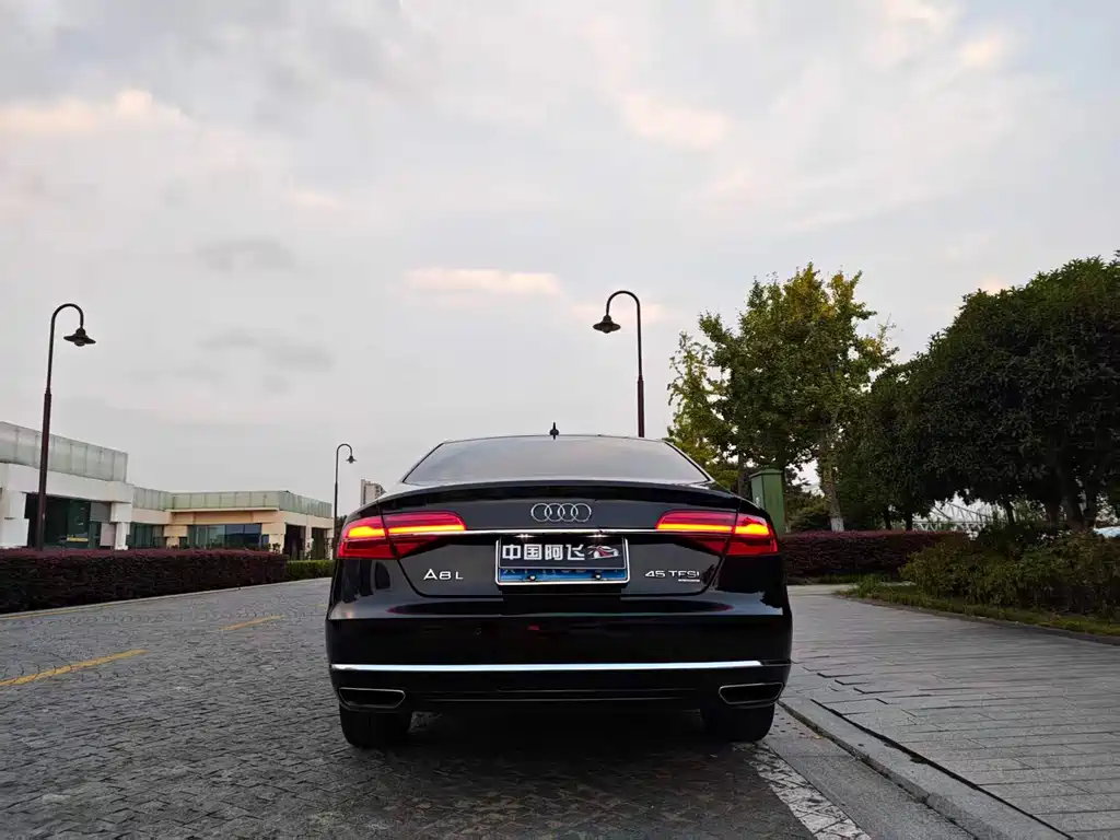 Audi A8 — миниатюра 4