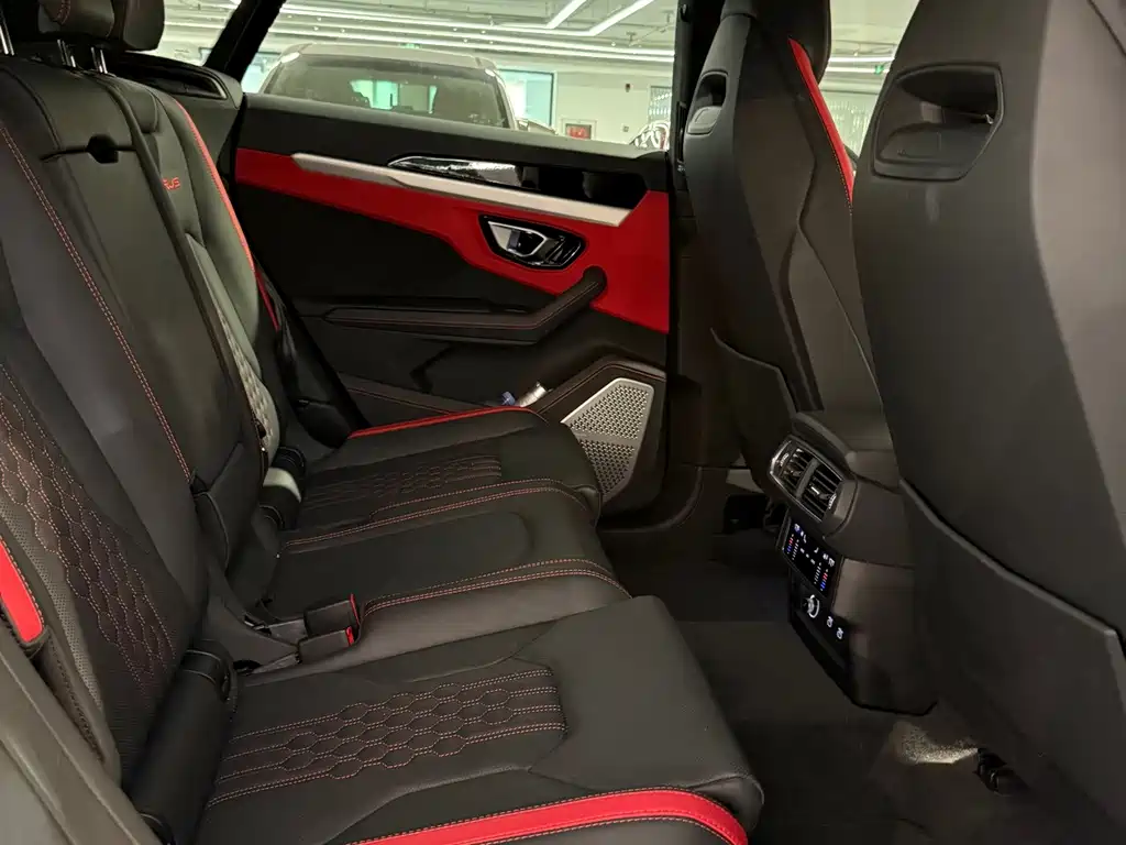 Lamborghini Urus — миниатюра 12