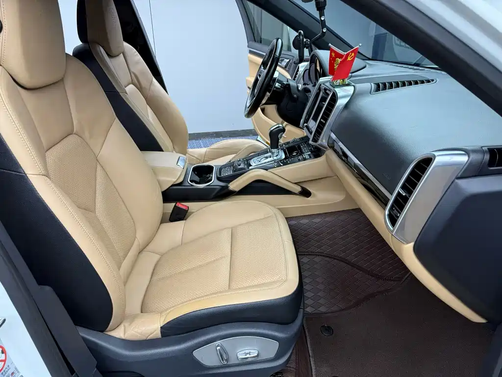 Porsche Cayenne — миниатюра 15