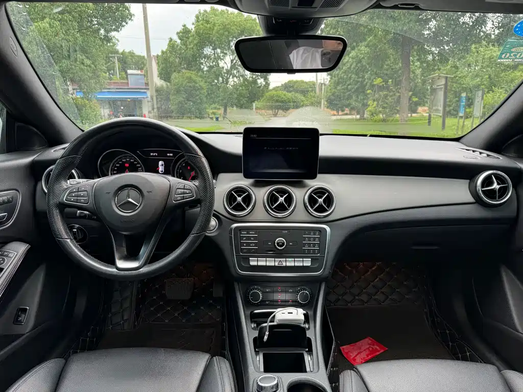 Mercedes-Benz CLA 2019 CLA 200 Fashion