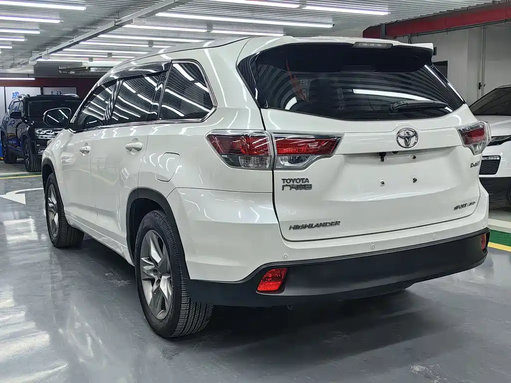 TOYOTA HIGHLANDER