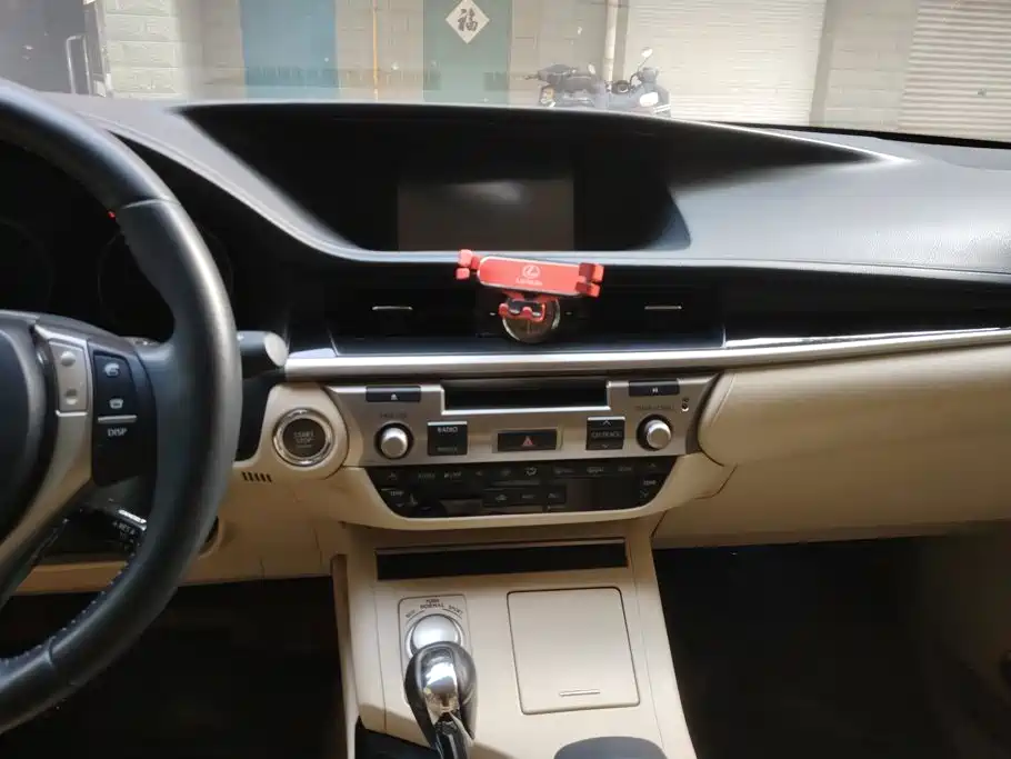 Lexus ES — миниатюра 13