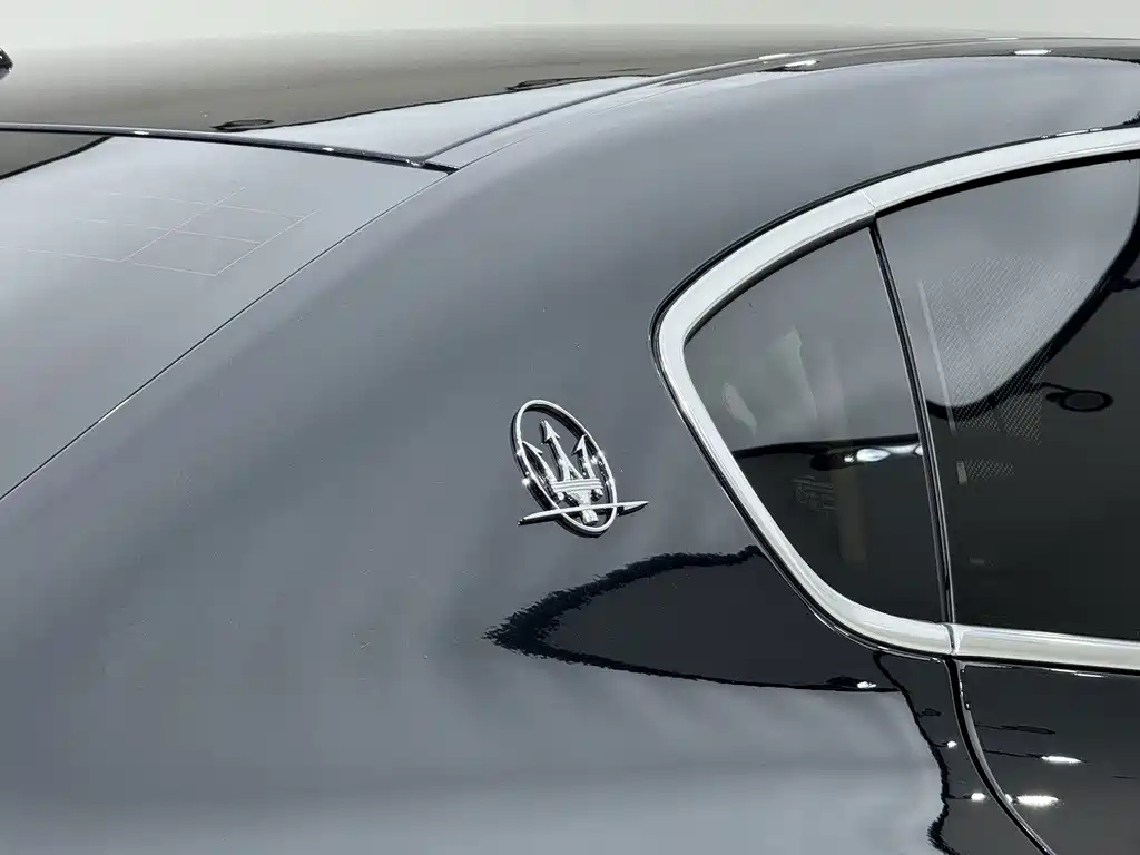 Maserati Quattroporte — миниатюра 15