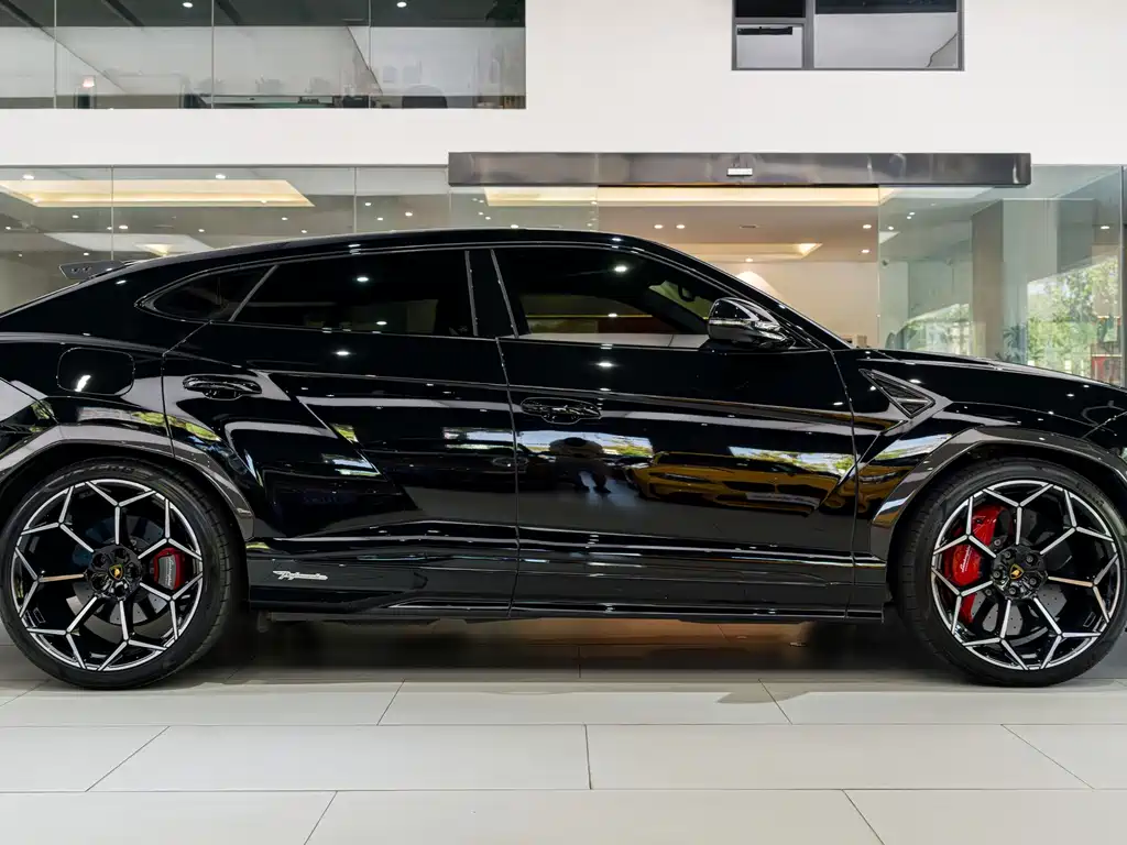 Lamborghini Urus — миниатюра 20