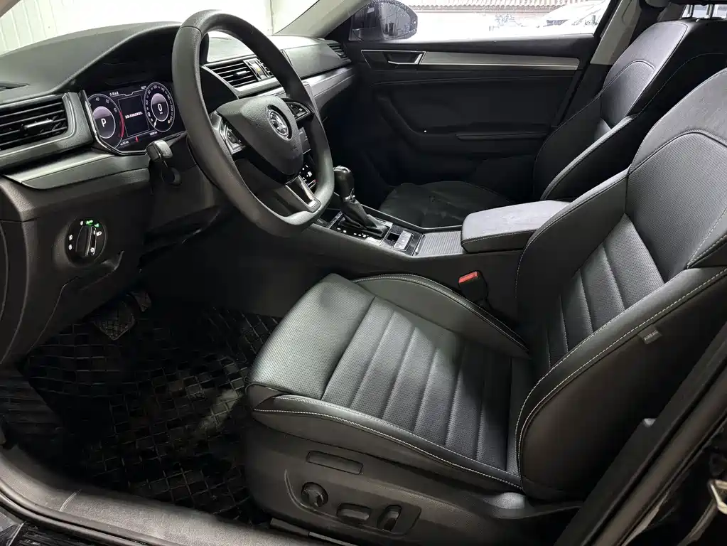 Skoda Superb — миниатюра 12