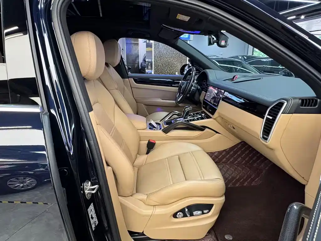 Porsche Cayenne — миниатюра 6