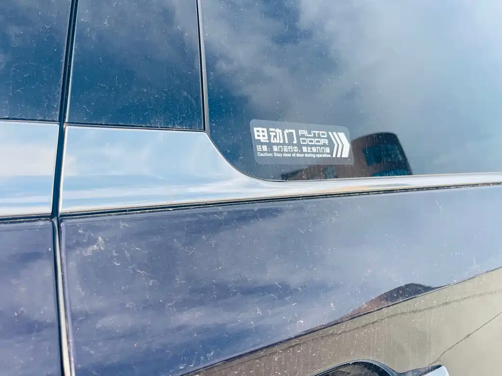 Hongqi Hongqi HQ9 PHEV — миниатюра 9