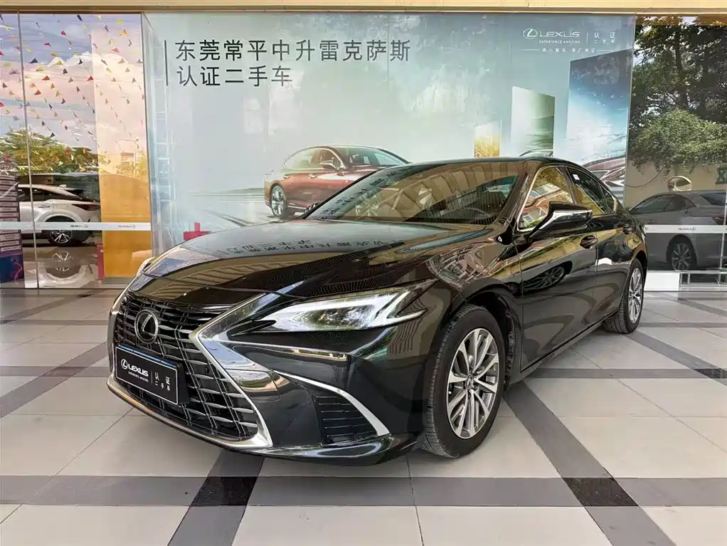 Lexus ES 2025