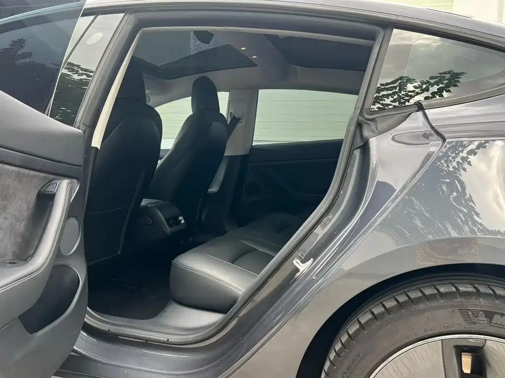 Tesla Model 3 — миниатюра 9