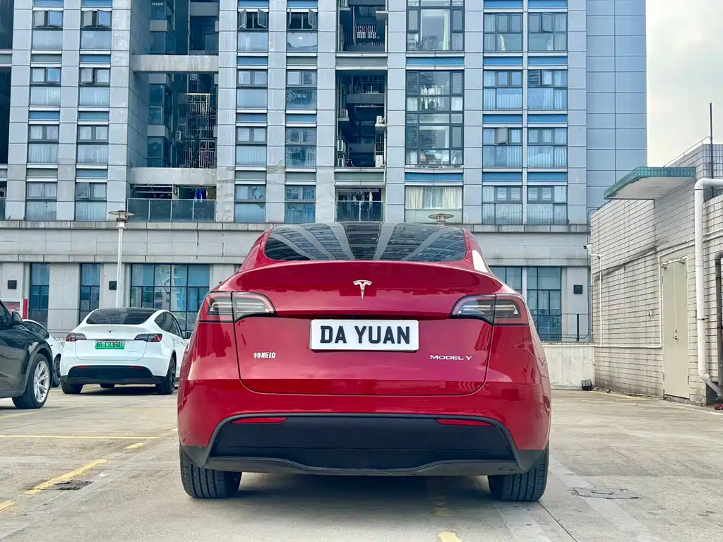 TESLA MODEL Y
