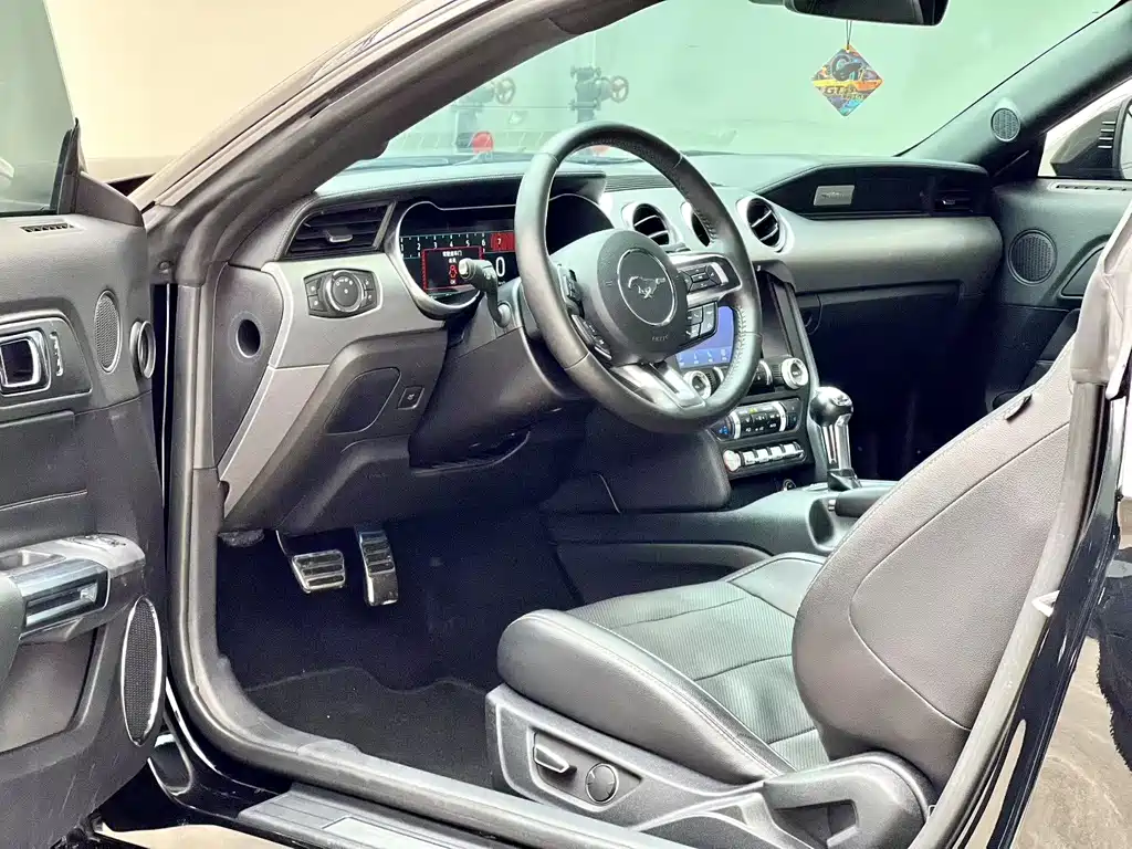 Ford Mustang — миниатюра 4