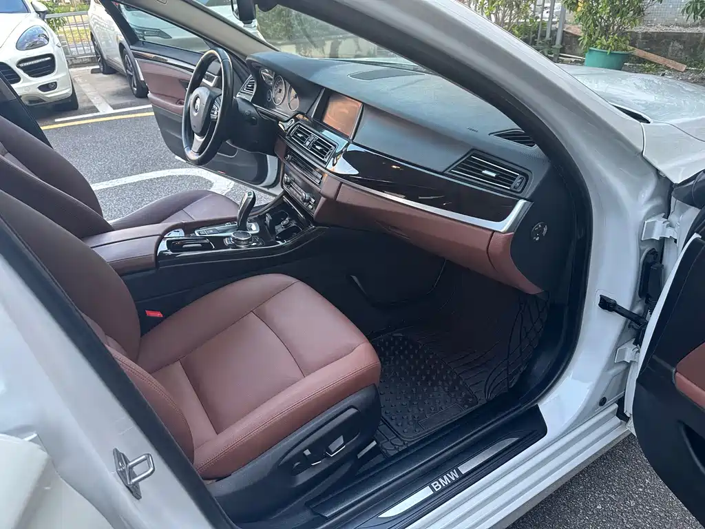 BMW 5 Series — миниатюра 5