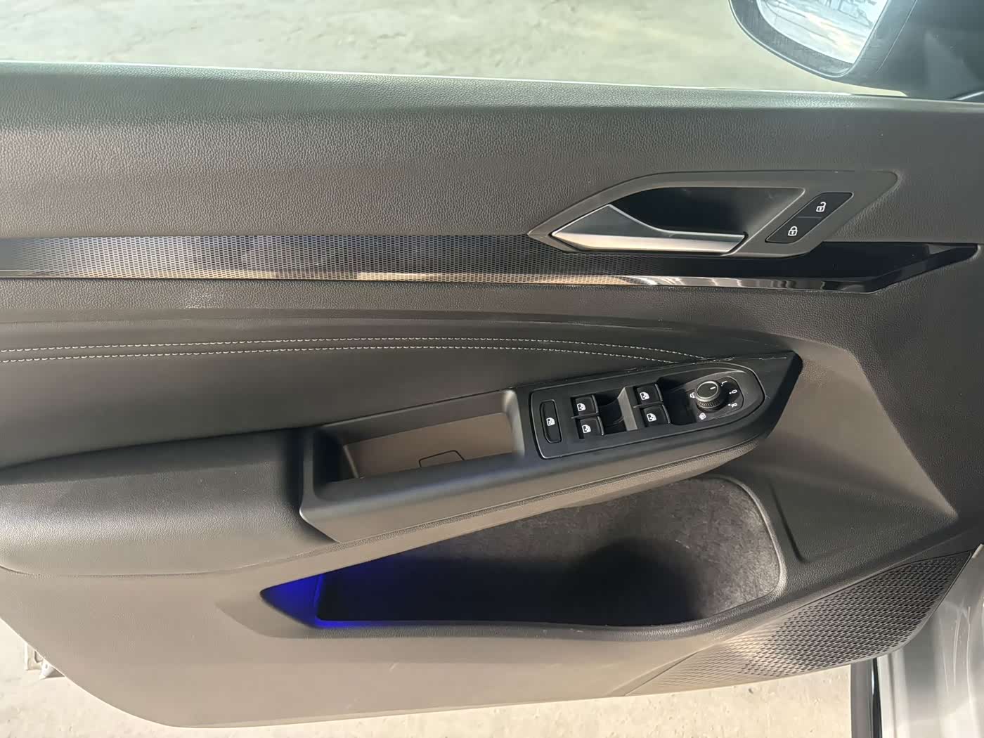 Volkswagen Golf 1.4 л 2023 г. Серебристо-серый, пробег 43000 км