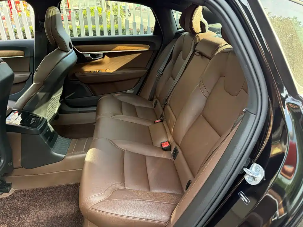 Volvo S90 PHEV — миниатюра 12