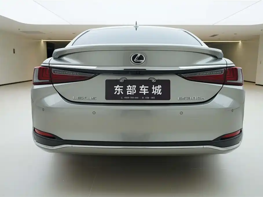 Lexus ES 2022 300h