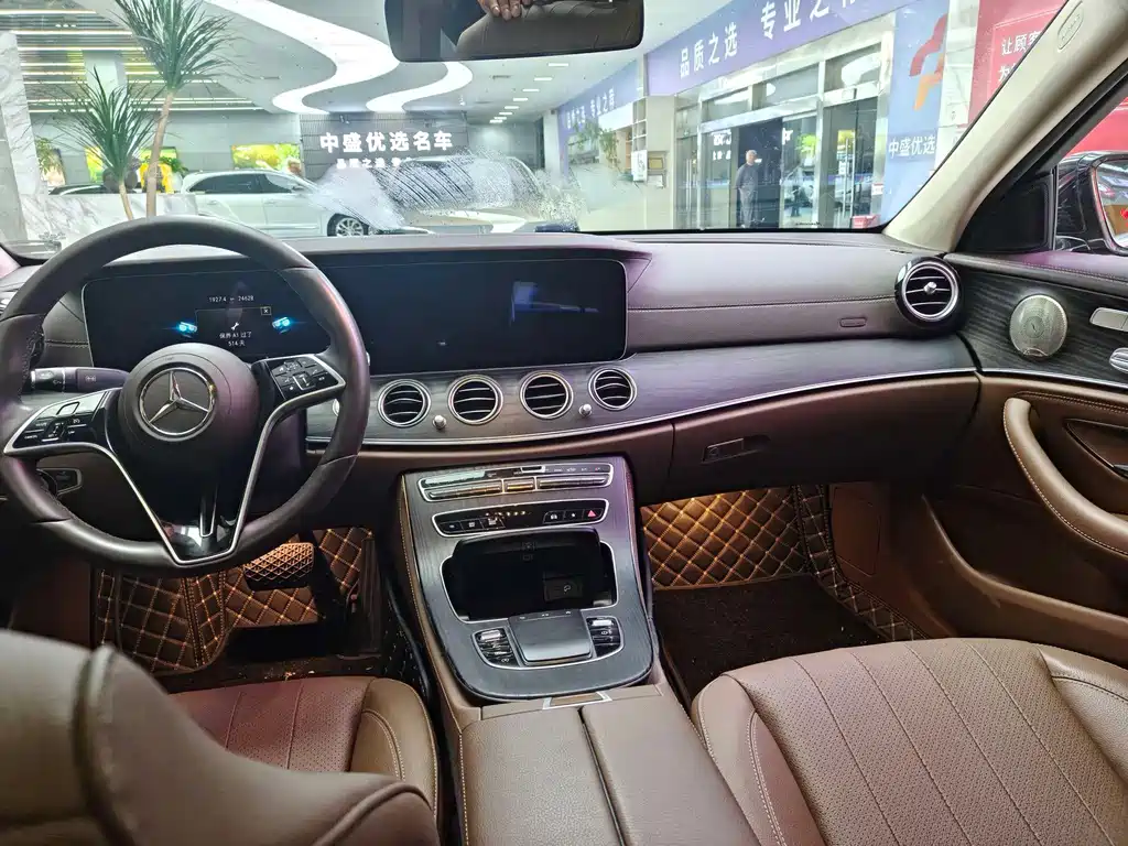 Mercedes-Benz E-Class — миниатюра 5