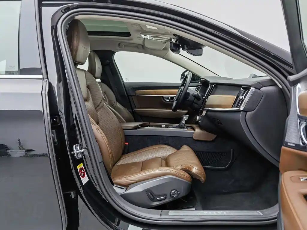 Volvo S90 — миниатюра 23