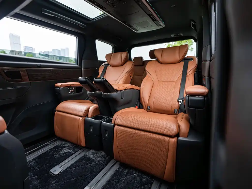 Toyota Alphard — миниатюра 13