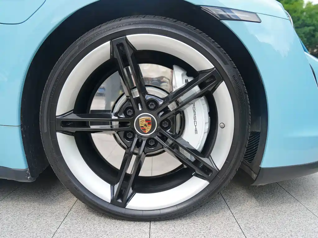 Porsche Taycan — миниатюра 4